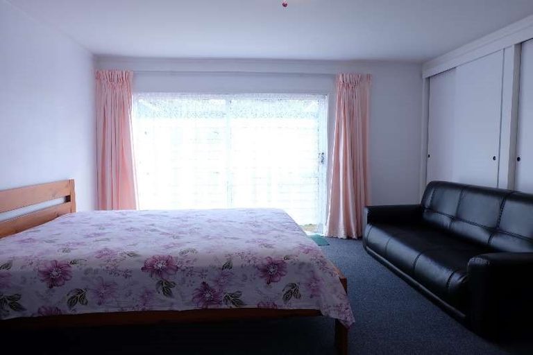 Photo of property in 142 Parkvale Road, Karori, Wellington, 6012