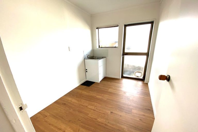 Photo of property in 11 Birman Close, Half Moon Bay, Auckland, 2012