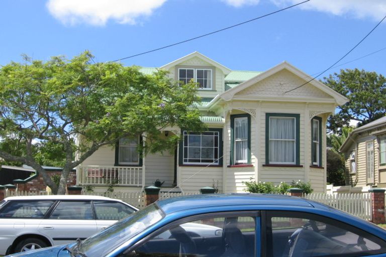 Photo of property in 14 Russell Street, Stanley Point, Auckland, 0624