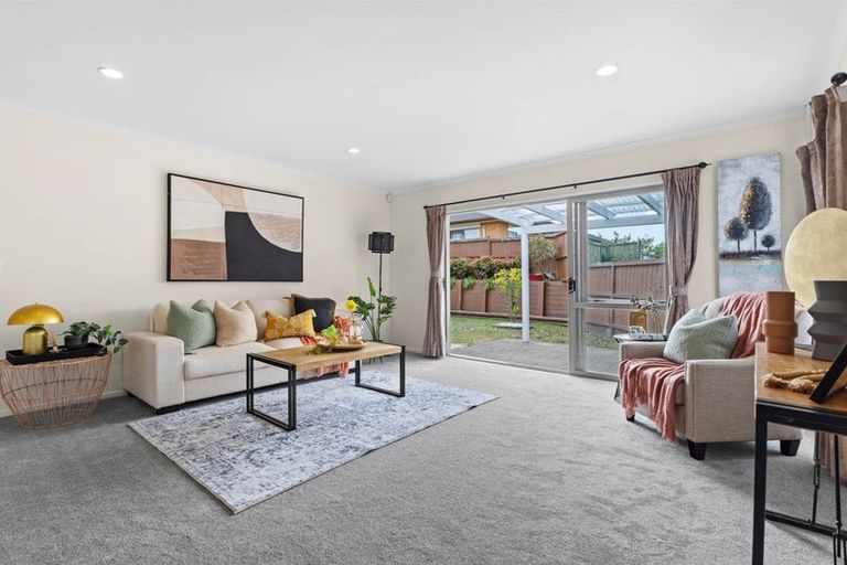 Photo of property in 31 Magic Way, Randwick Park, Auckland, 2105