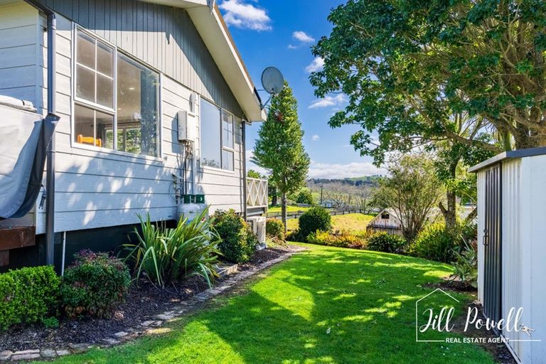 Photo of property in 10 View Street, Maungaturoto, 0520