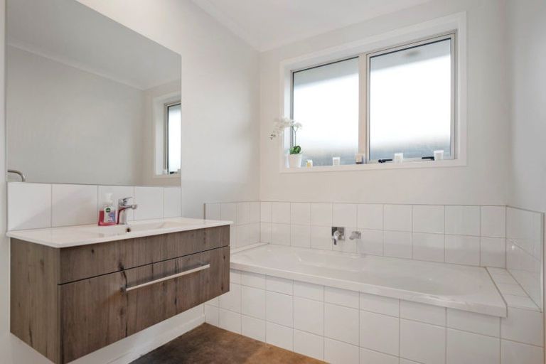 Photo of property in 96 Sentinel Avenue, Omokoroa, 3114