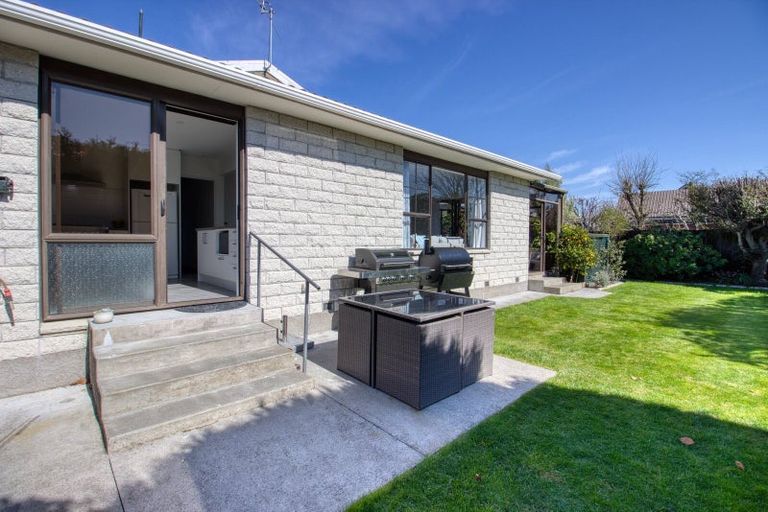 Photo of property in 2/10 Montclare Avenue, Ilam, Christchurch, 8041