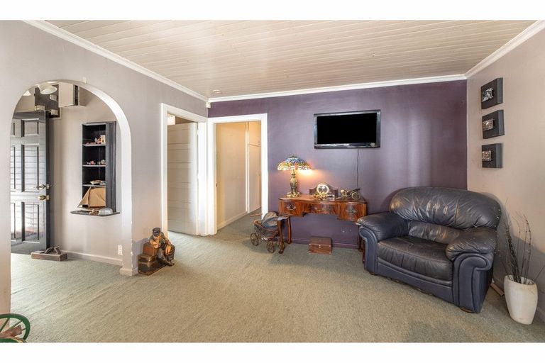 Photo of property in 60 Main North Road, Woodend, 7610