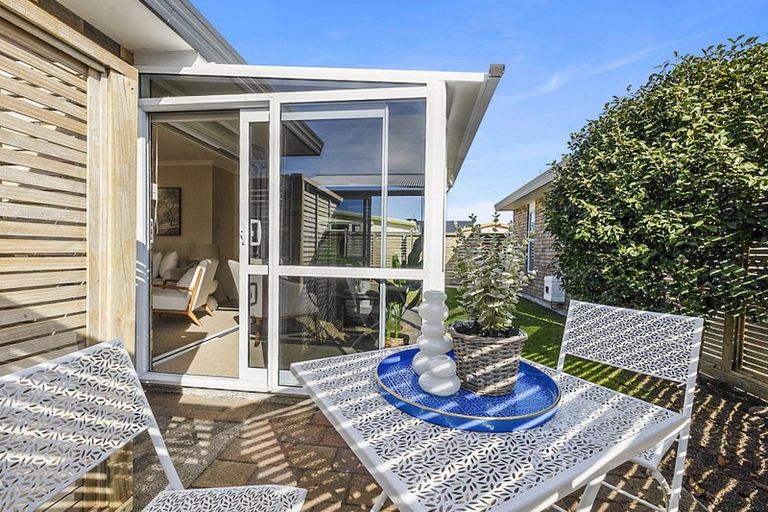 Photo of property in 1/17 Clemow Road, Fitzroy, New Plymouth, 4312