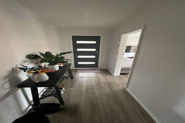 Photo of property in 5 Huia Grove, Elderslea, Upper Hutt, 5018