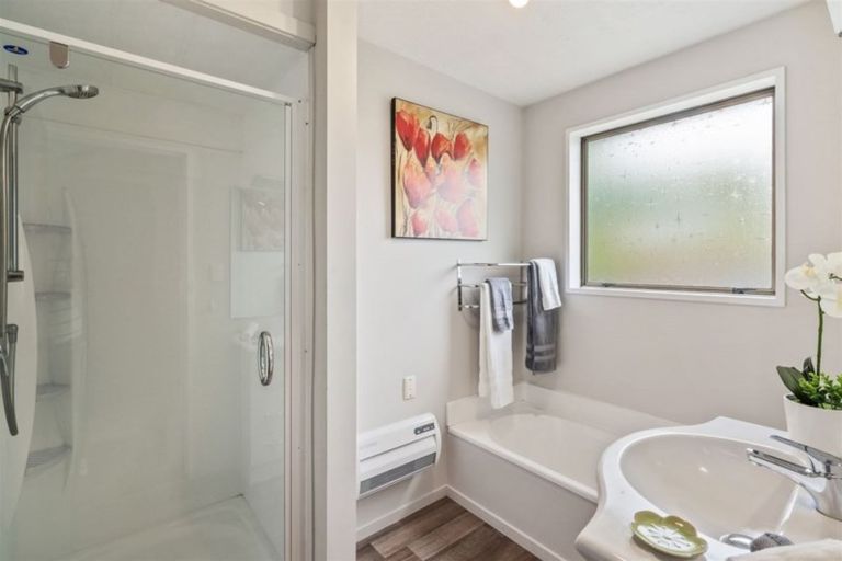 Photo of property in 1/11 Manor Place, Bryndwr, Christchurch, 8053