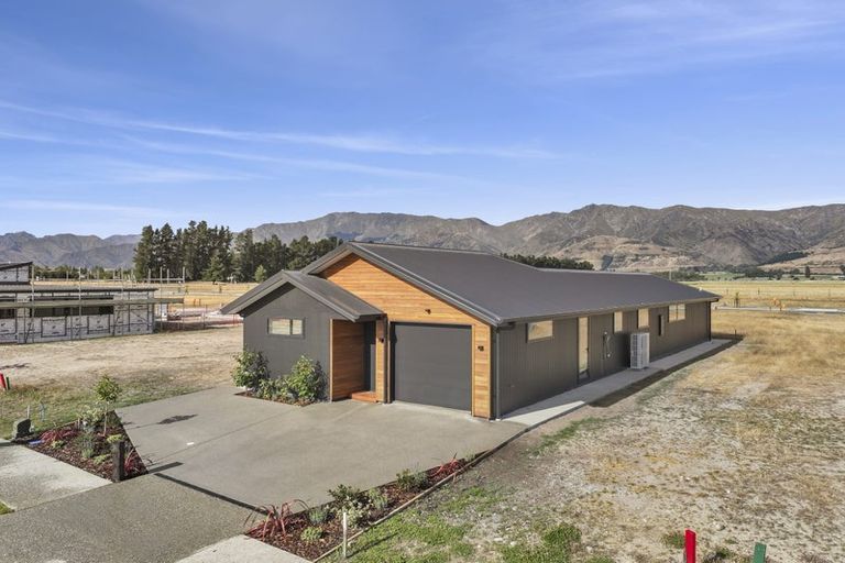 Photo of property in 37 Gillespie Street, Lake Hawea, 9382