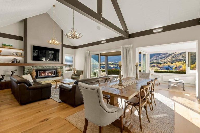 Photo of property in 10 Mica Ridge, Arrowtown, 9371