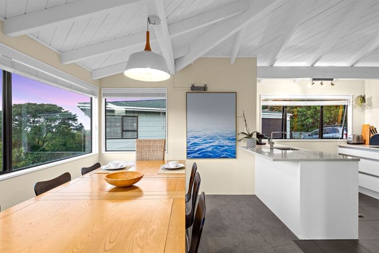 Photo of property in 2/6 Braemar Road, Rothesay Bay, Auckland, 0630