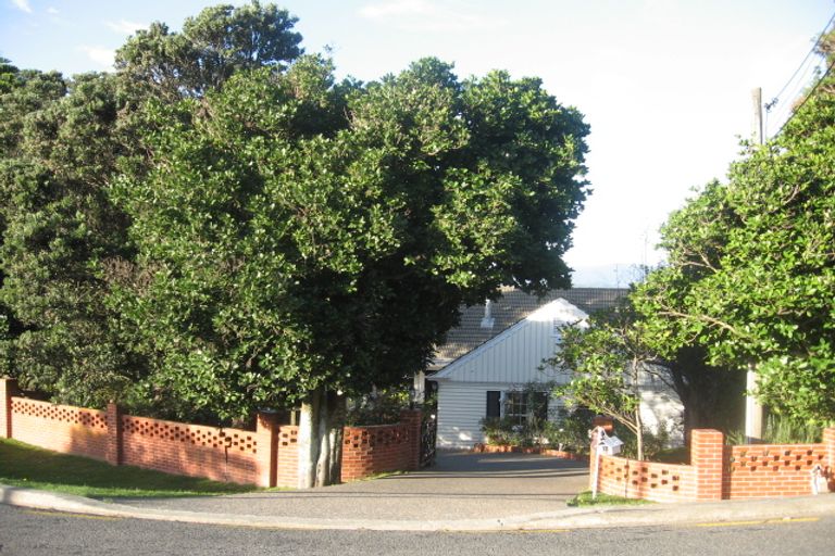 Photo of property in 84 Seatoun Heights Road, Seatoun, Wellington, 6022