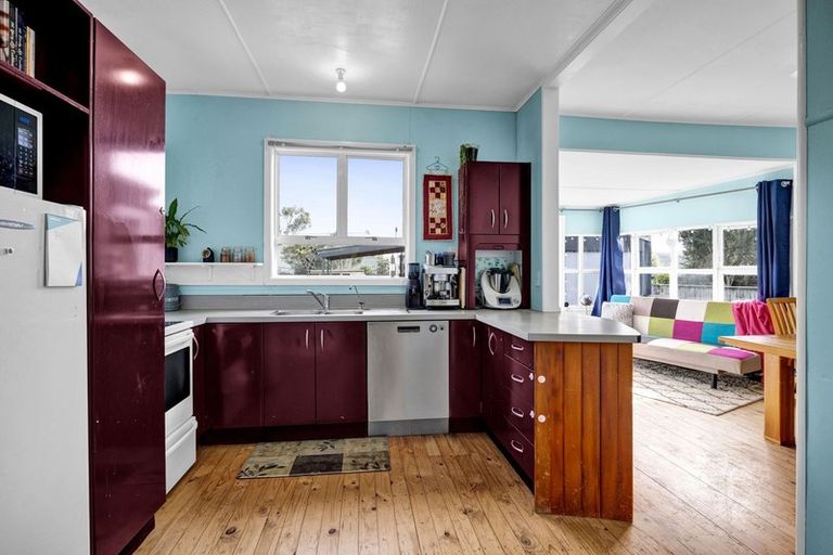 Photo of property in 464 South Road, Omata, New Plymouth, 4374