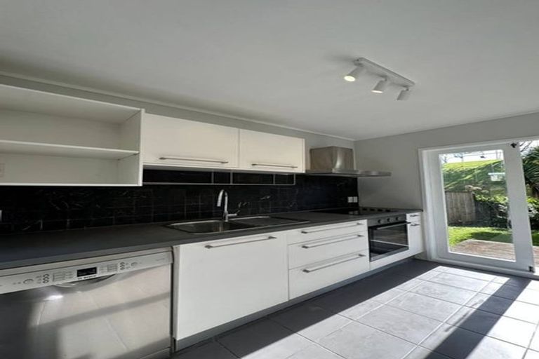 Photo of property in 2/43 Stott Avenue, Birkdale, Auckland, 0626