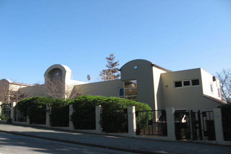 Photo of property in 32 Dyers Pass Road, Cashmere, Christchurch, 8022