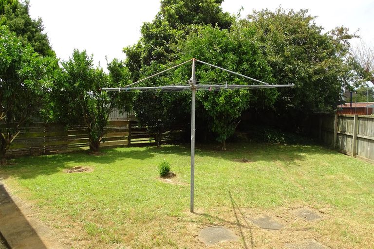 Photo of property in 2/23 Challen Close, Conifer Grove, Takanini, 2112