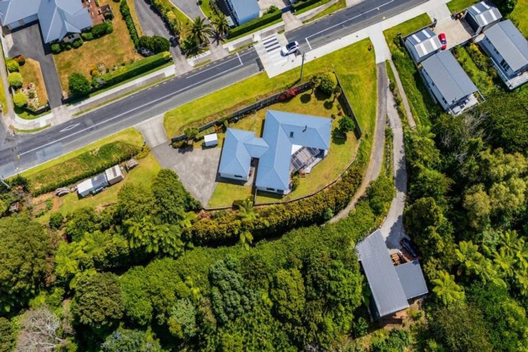 Photo of property in 125 Wairau Road, Oakura, 4314