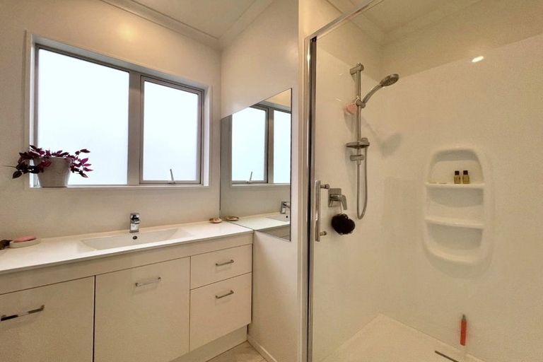 Photo of property in 16a Alexander Street, Cockle Bay, Auckland, 2014