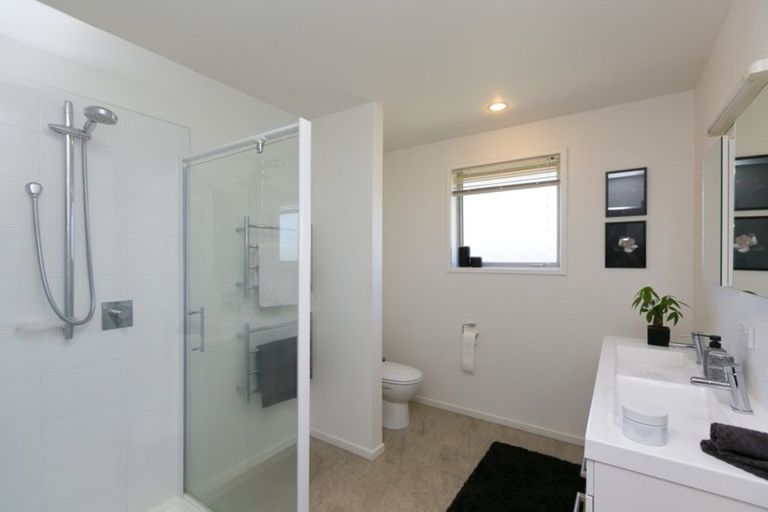 Photo of property in 17 Links Drive, Waiwhakaiho, New Plymouth, 4312