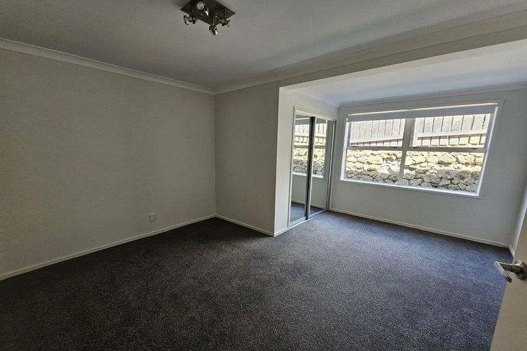 Photo of property in 41 Pohutukawa Avenue, Red Beach, 0932