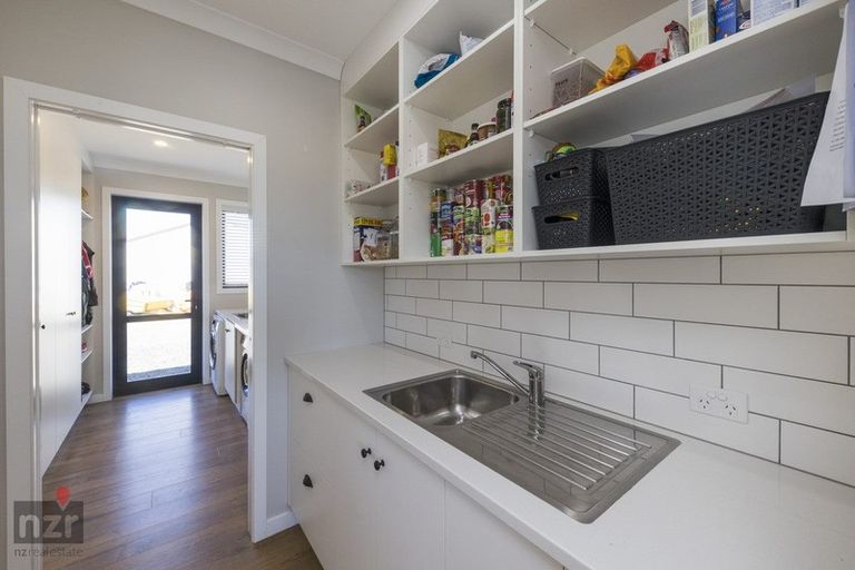 Photo of property in 601 Cemetery Road, Sanson, Palmerston North, 4479