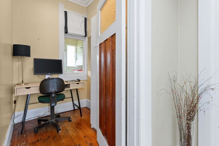 Photo of property in 33 Bowling Road, Greenmeadows, Napier, 4112