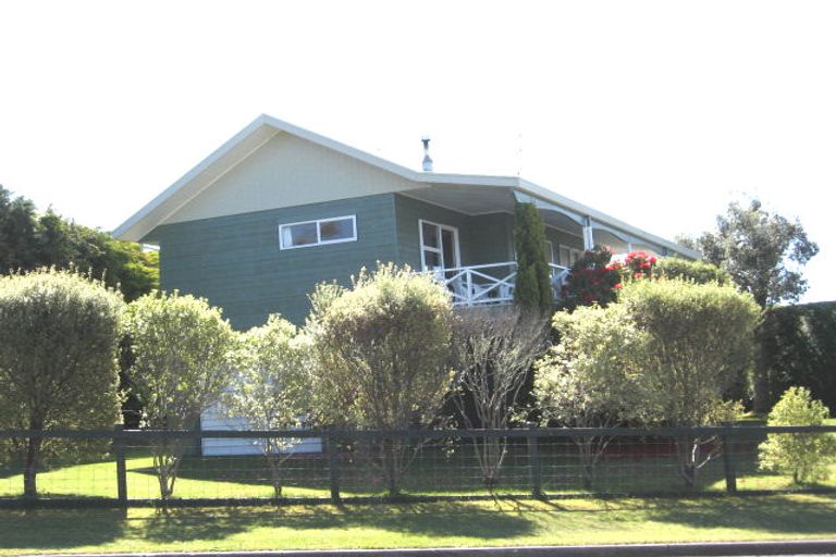 Photo of property in 7 Dorothy Drive, Acacia Bay, Taupo, 3330