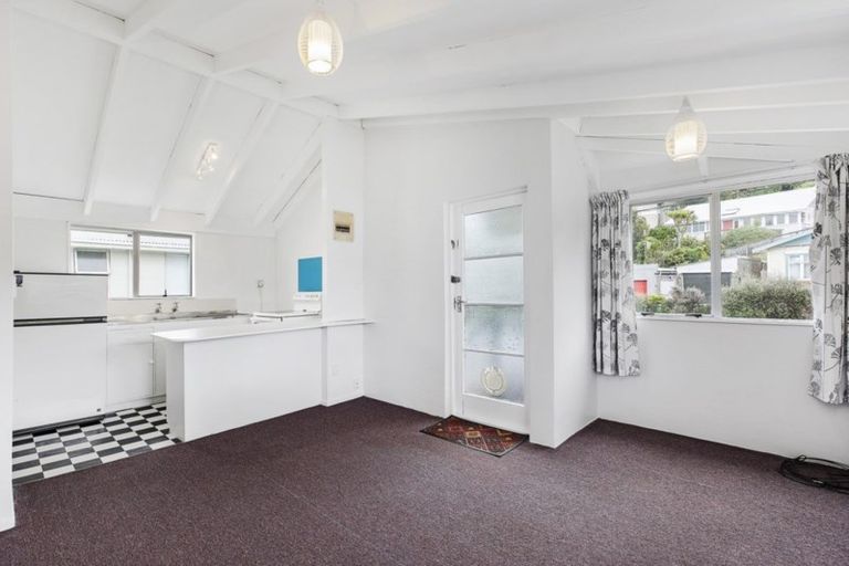 Photo of property in 24/125 Queens Drive, Lyall Bay, Wellington, 6022
