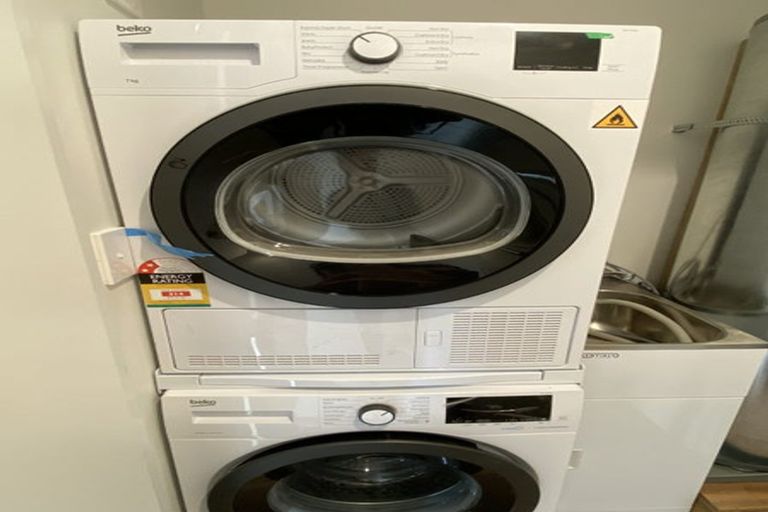 Photo of property in 2/11 Lewis Road, Pakuranga, Auckland, 2010