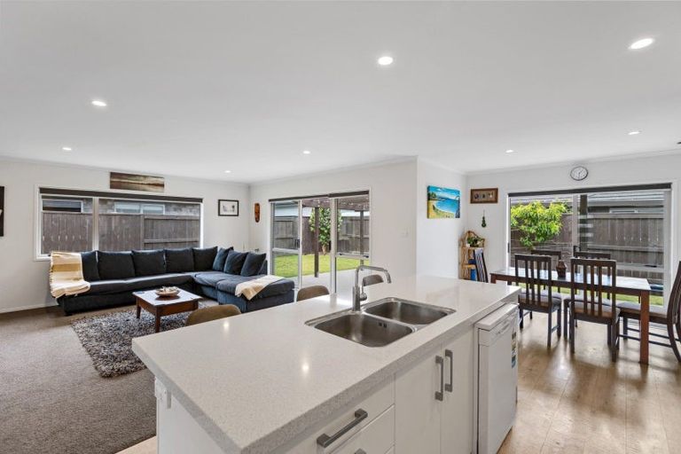 Photo of property in 14 Ponga Place, Papamoa Beach, Papamoa, 3118