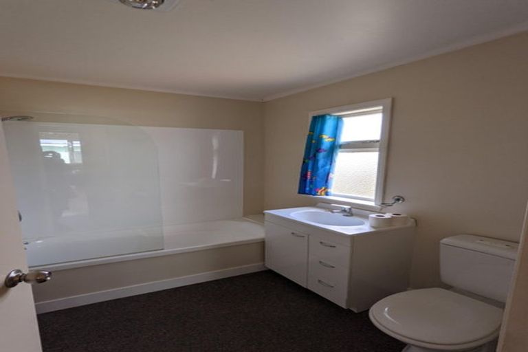 Photo of property in 8 Sussex Street, Levin, 5510