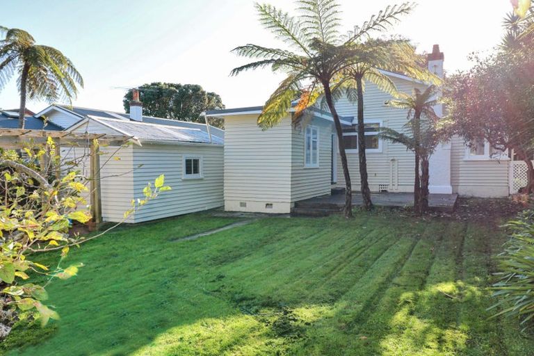 Photo of property in 22 Saint Albans Grove, Woburn, Lower Hutt, 5010