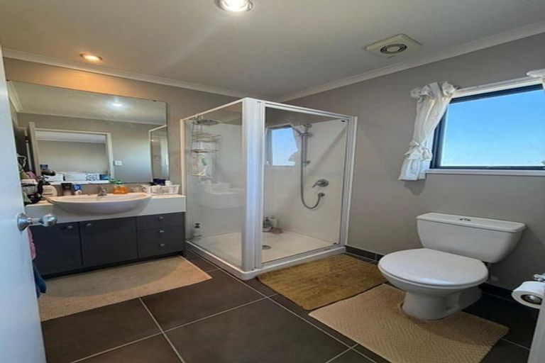 Photo of property in 129 Fernhill Way, Oteha, Auckland, 0632