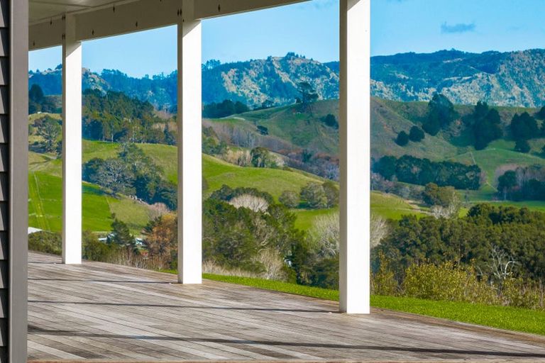 Photo of property in 48 Upper Whangateau Road, Big Omaha, 0985