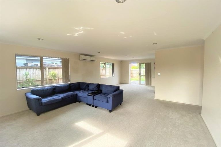 Photo of property in 106a Simpson Road, Henderson Valley, Auckland, 0614