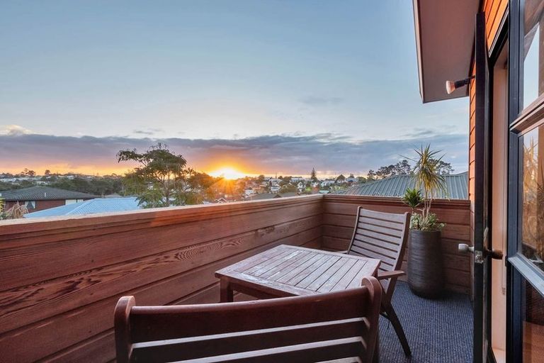 Photo of property in 2/13 Delamare Court, Sunnynook, Auckland, 0632