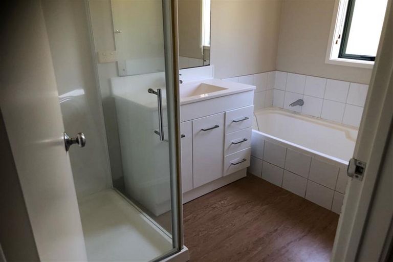 Photo of property in 55 Sabulite Road, Kelston, Auckland, 0602