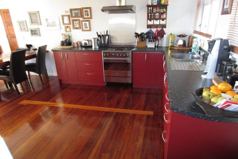 Photo of property in 18 Earls Road, Saint Clair, Dunedin, 9012