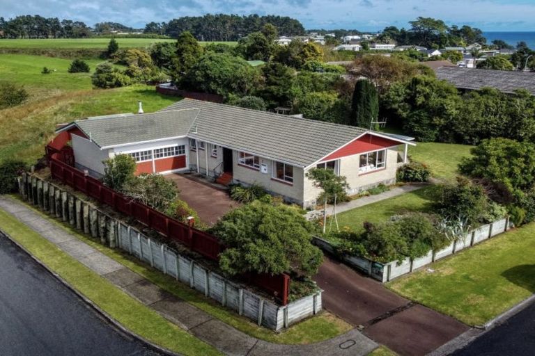 Photo of property in 54 Wairau Road, Oakura, 4314