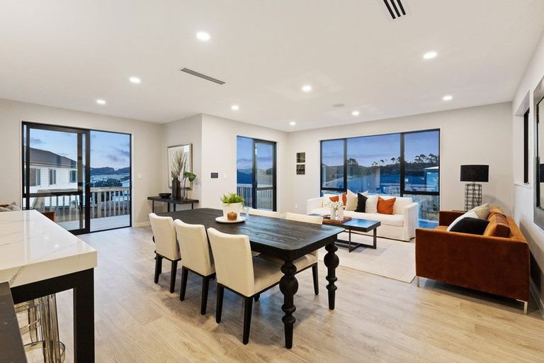 Photo of property in 28 Takurua Terrace, Orewa, 0931