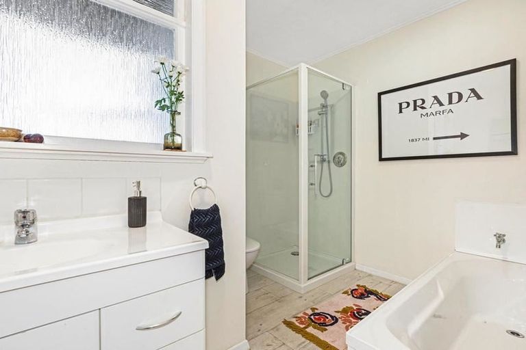 Photo of property in 1 Porter Place, Paekakariki, 5034