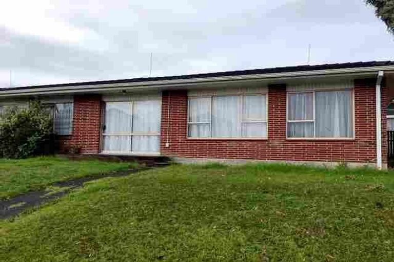 Photo of property in 3/2 Vodanovich Road, Te Atatu South, Auckland, 0610