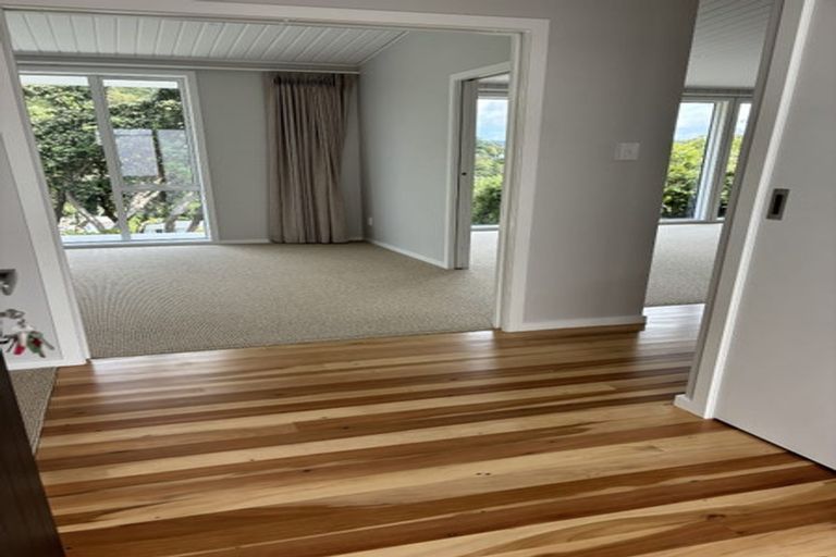 Photo of property in 42 Versailles Street, Karori, Wellington, 6012