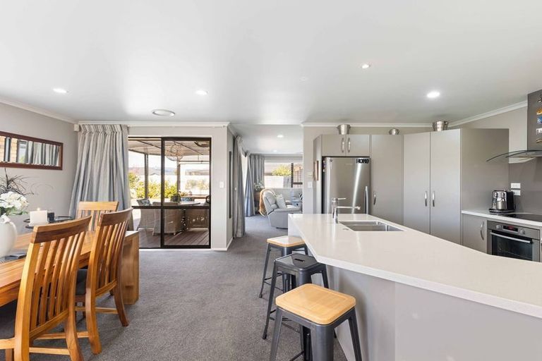Photo of property in 6 Liberty Grove, Kelvin Grove, Palmerston North, 4414