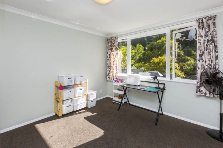 Photo of property in 74 Elmslie Road, Pinehaven, Upper Hutt, 5019