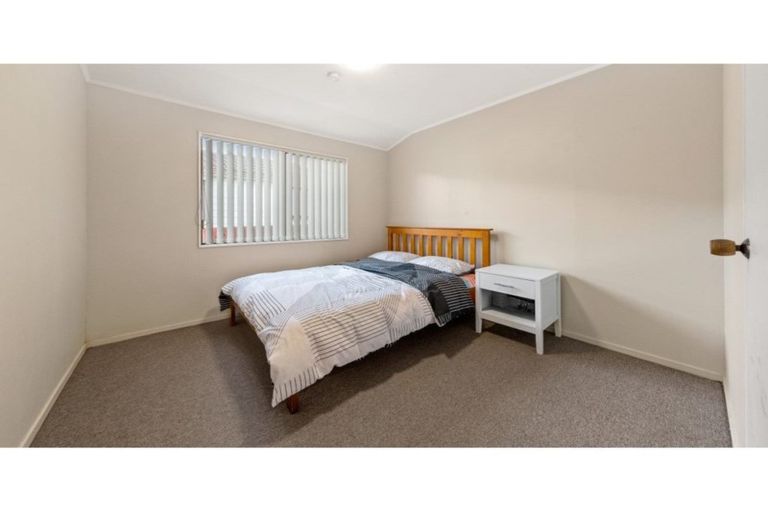Photo of property in 2/24 Norrie Smith Avenue, Flat Bush, Auckland, 2023