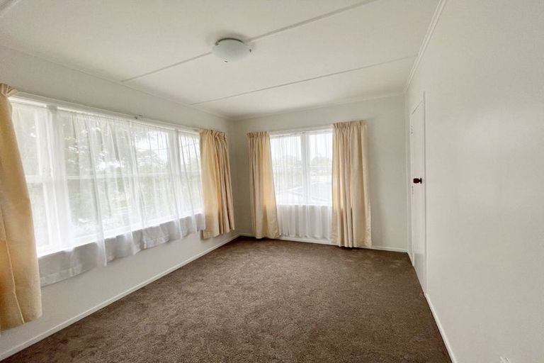 Photo of property in 79 Sturges Road, Henderson, Auckland, 0612
