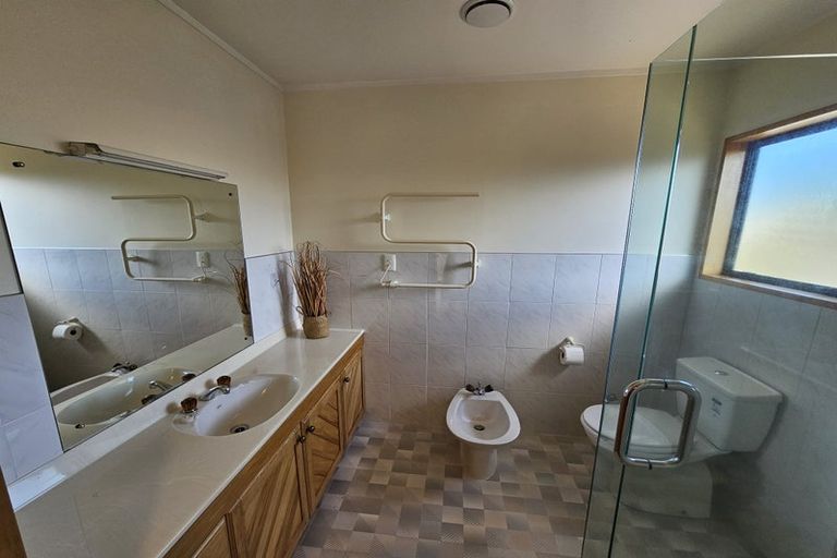 Photo of property in 1/979 Beach Road, Torbay, Auckland, 0630