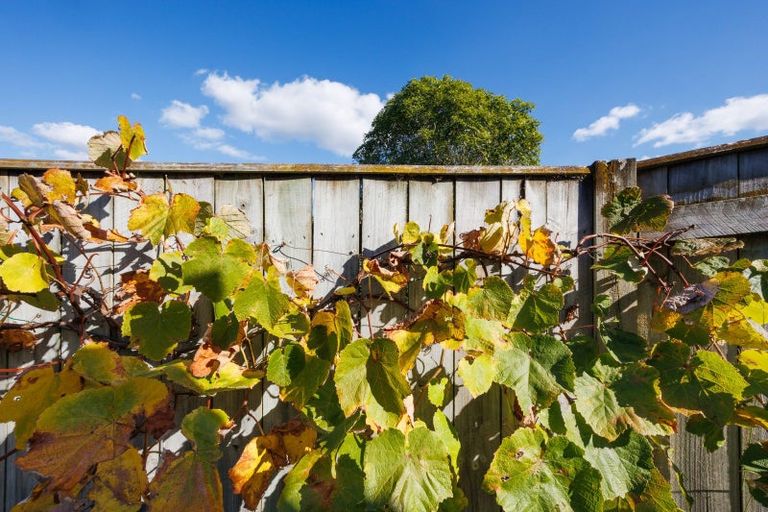 Photo of property in 15 Orlando Way, Kelvin Grove, Palmerston North, 4414