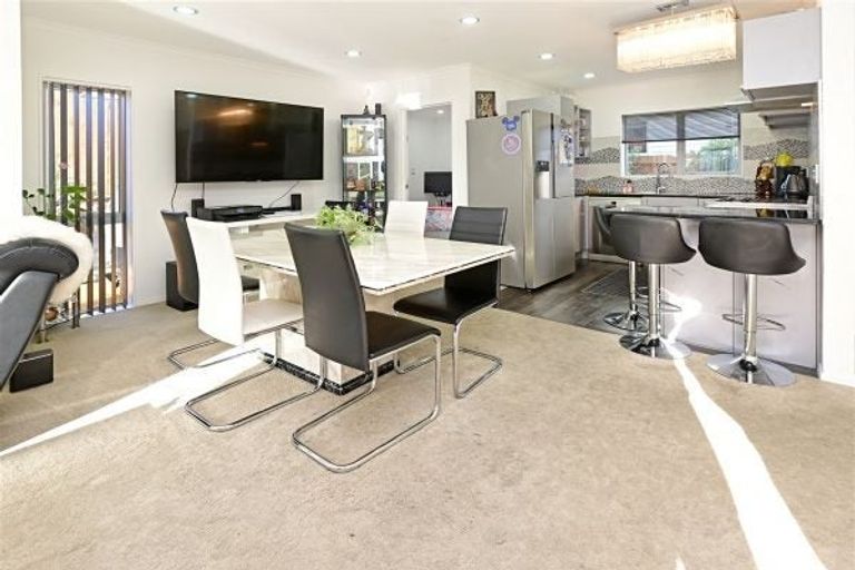 Photo of property in 2 Tirau Place, Mangere, Auckland, 2022