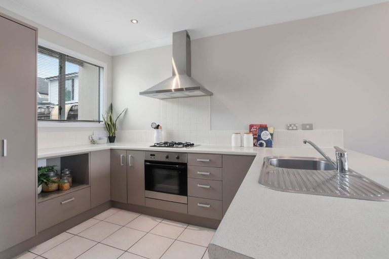 Photo of property in 9f Clearwater Cove, West Harbour, Auckland, 0618